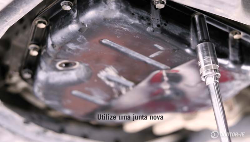 Toyota Corolla 1.8 - procedimento troca de óleo transmissão CVT - reinstalando cárter