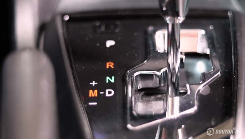 Toyota Corolla 1.8 - procedimento troca de óleo transmissão CVT - alavanca do câmbio