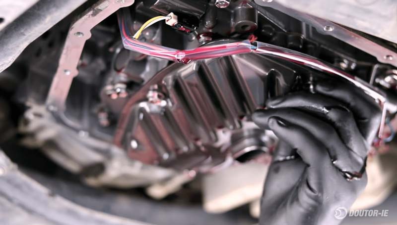 Toyota Corolla 1.8 - procedimento troca de óleo transmissão CVT - remoção do filtro de óleo