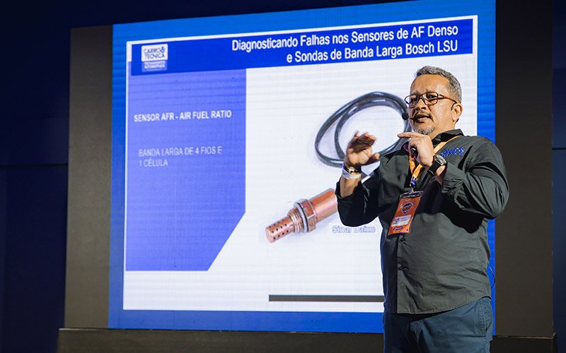 Paulo Costa apresenta sua palestra sobre Diagnostico de falhas nos sensores de AF Deson e Sondas de Banda Larga no Circuito de palestras Doutor-IE 2022