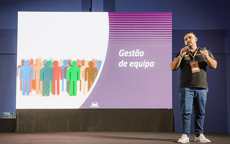 Tiago Rocha apresenta sua palestra sobre gestão de oficinas no Circuito de Palestras Doutor-IE 2022